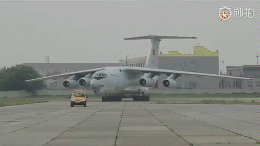 中国空军参赛代表队已抵达俄罗斯梁赞州,可见歼轰7A、歼10A以及伊尔76哔哩哔哩bilibili