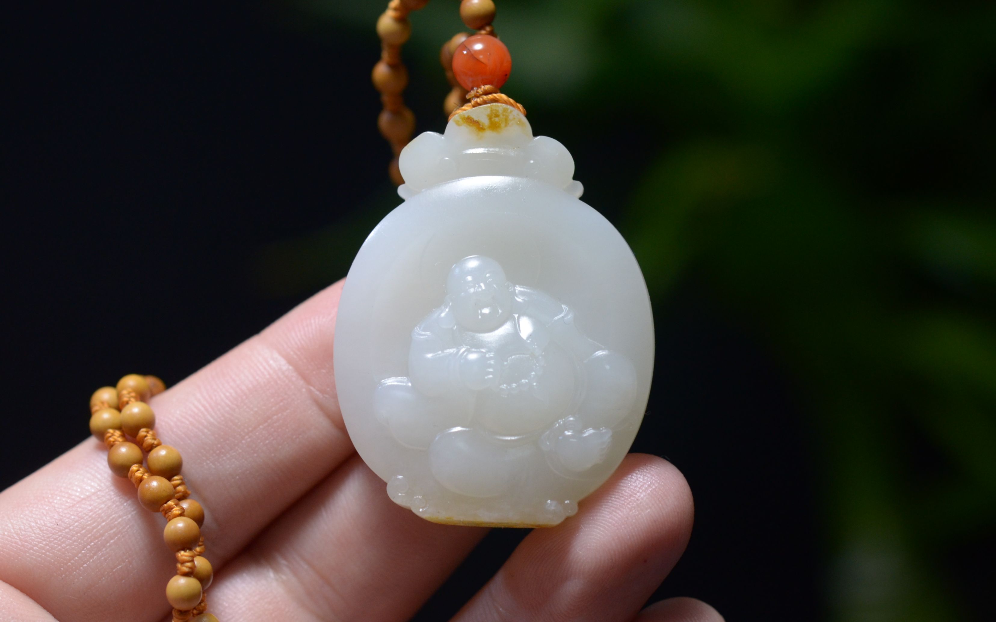 今日拍品:新疆和田洒金皮细腻羊脂白玉籽料弥勒佛牌