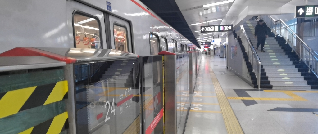 【北京地铁】一号线01024车组出土桥站