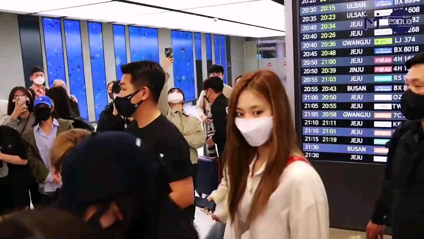 周子瑜210421金浦机场入境饭拍新闻视频三合一