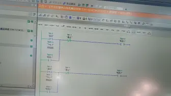 一个按钮控制两台电机顺序启动（按下第一台启动，松开第二台启动）