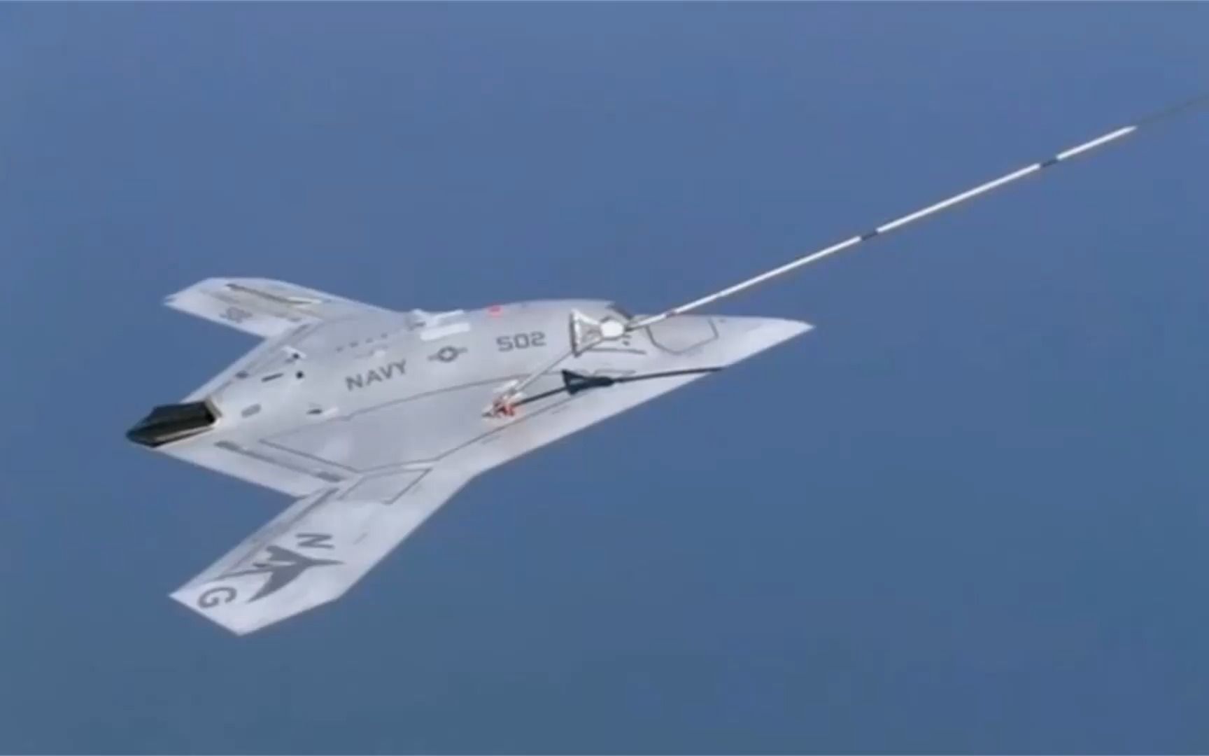 x-47b无人作战飞机第一空中加油