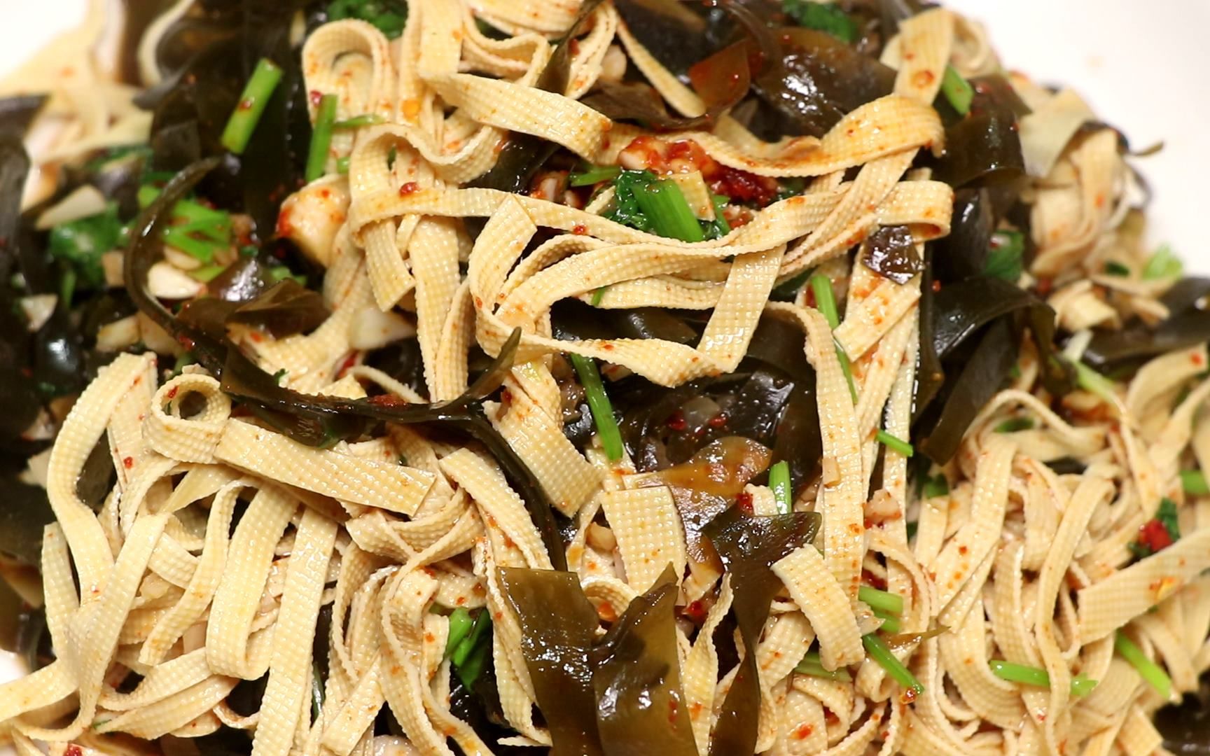 海带搭配豆腐皮,简单一做,鲜香开胃,解腻下饭,大人孩子都爱吃