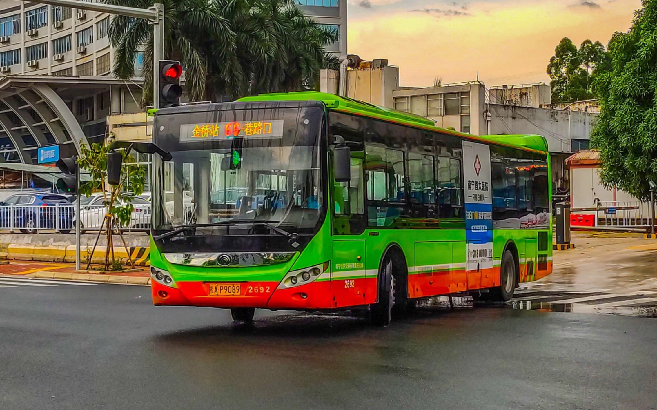 803路(金桥站-安吉站) 宇通zk6120chevnpg4 气电混联混合动力城市客车