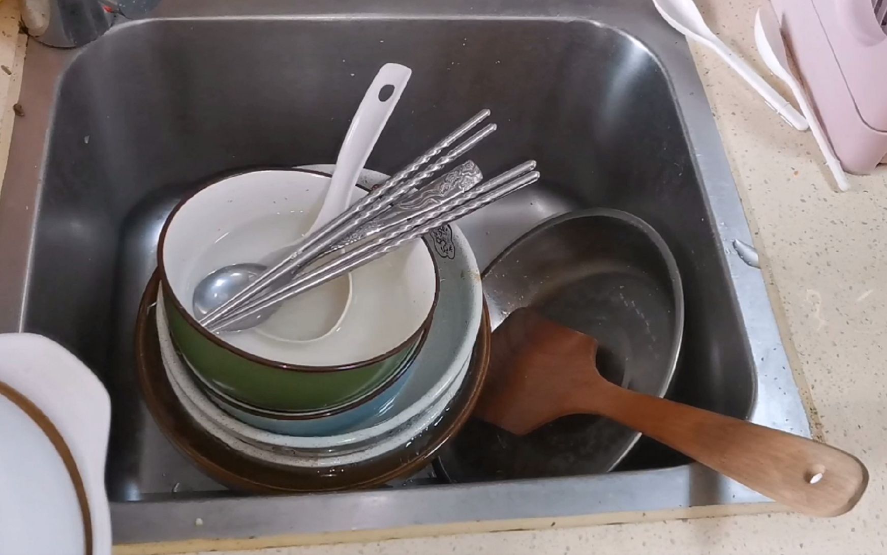 这样洗碗等于"吃毒",提醒父母朋友,洗碗的错误习惯得改改