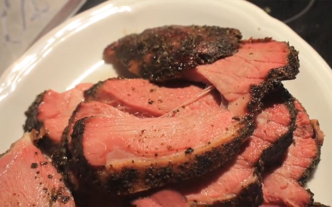 活动作品橡木烟熏羊腿肉风味浓郁多汁的羊腿肉