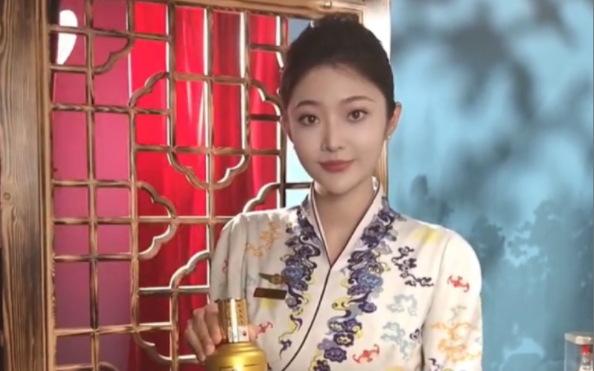 海航空姐被迫营业直播间穿旗袍制服卖酒