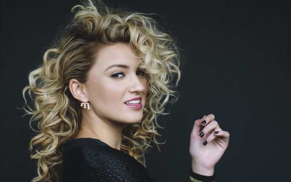 【Tori Kelly】“低音胸声通过混声转换高音胸声的技巧”托里ⷥ‡﨎‰《Colors of the Wind Performance》米奇90周年庆典音乐现场哔哩哔哩bilibili