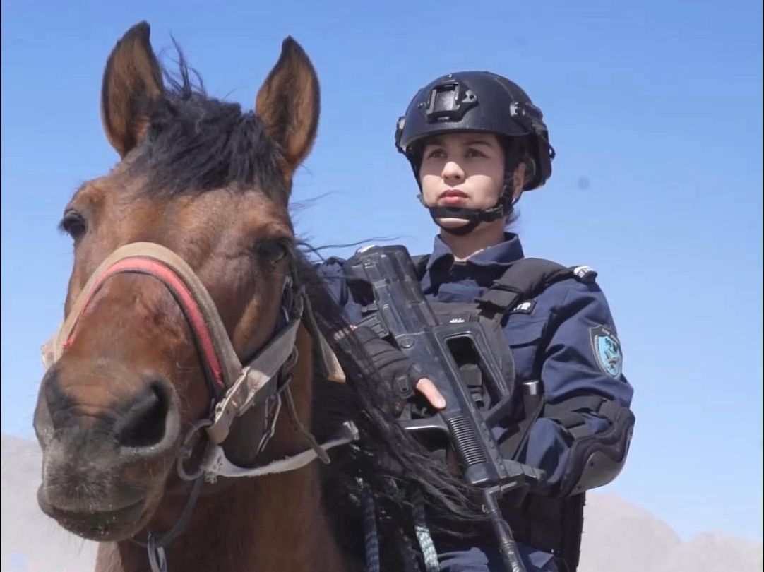 英姿飒爽!被女子特警队帅到了哔哩哔哩bilibili