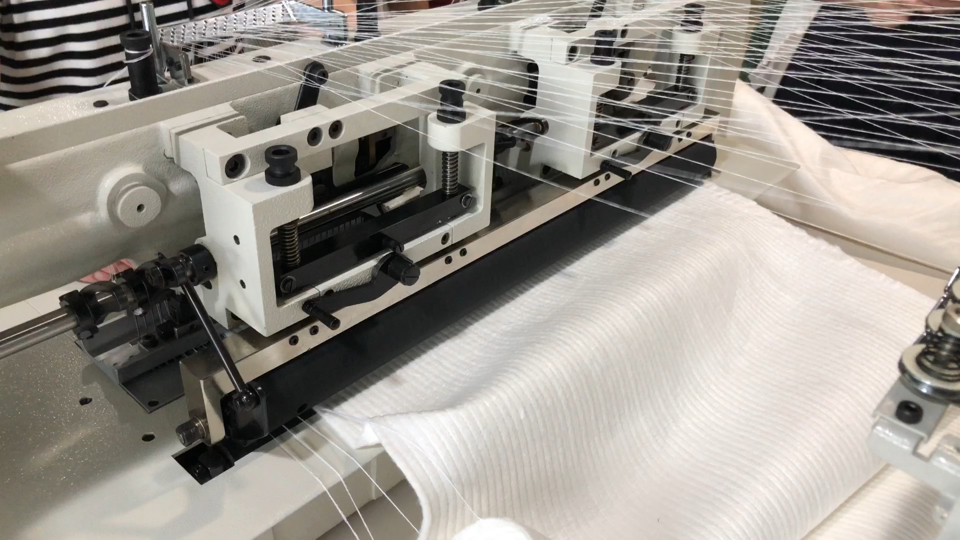 118针88针多针缝纫机大针位打揽机多针花色机医疗行业服装行业多针打