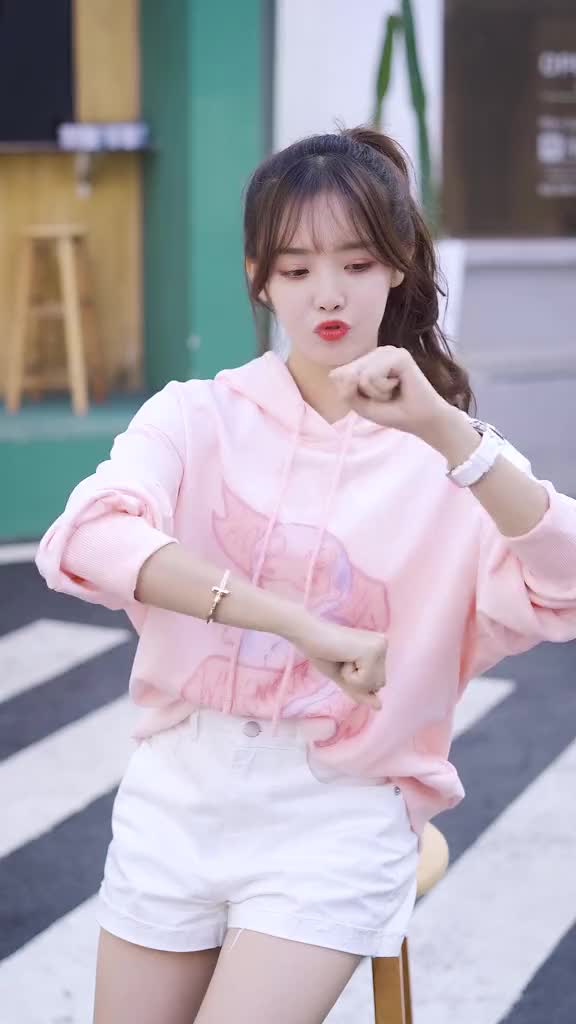 朱容君兔子牙我懂你的奇奇怪怪你陪我可可爱爱一起上头条猪猪侠朱容君