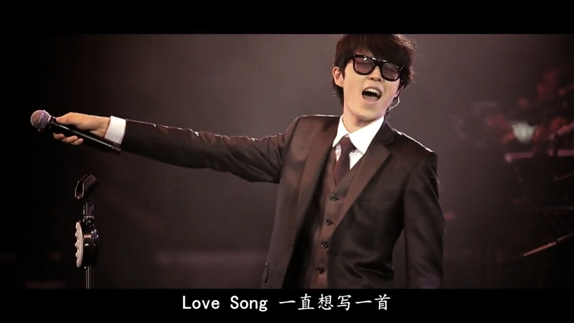 [图]【高清修复】方大同《LOVE SONG》2011年香港演唱会大同最帅的一瞬间