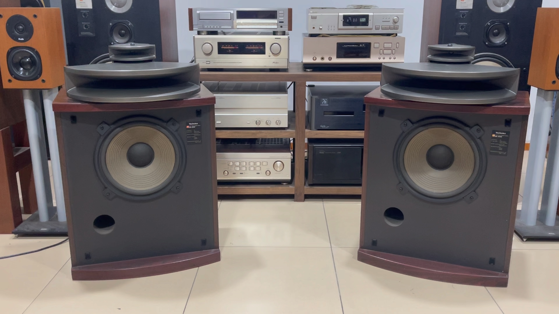 1978年日本乐声音响e100中高音号角音箱展示, 15寸低音和号角式中高音