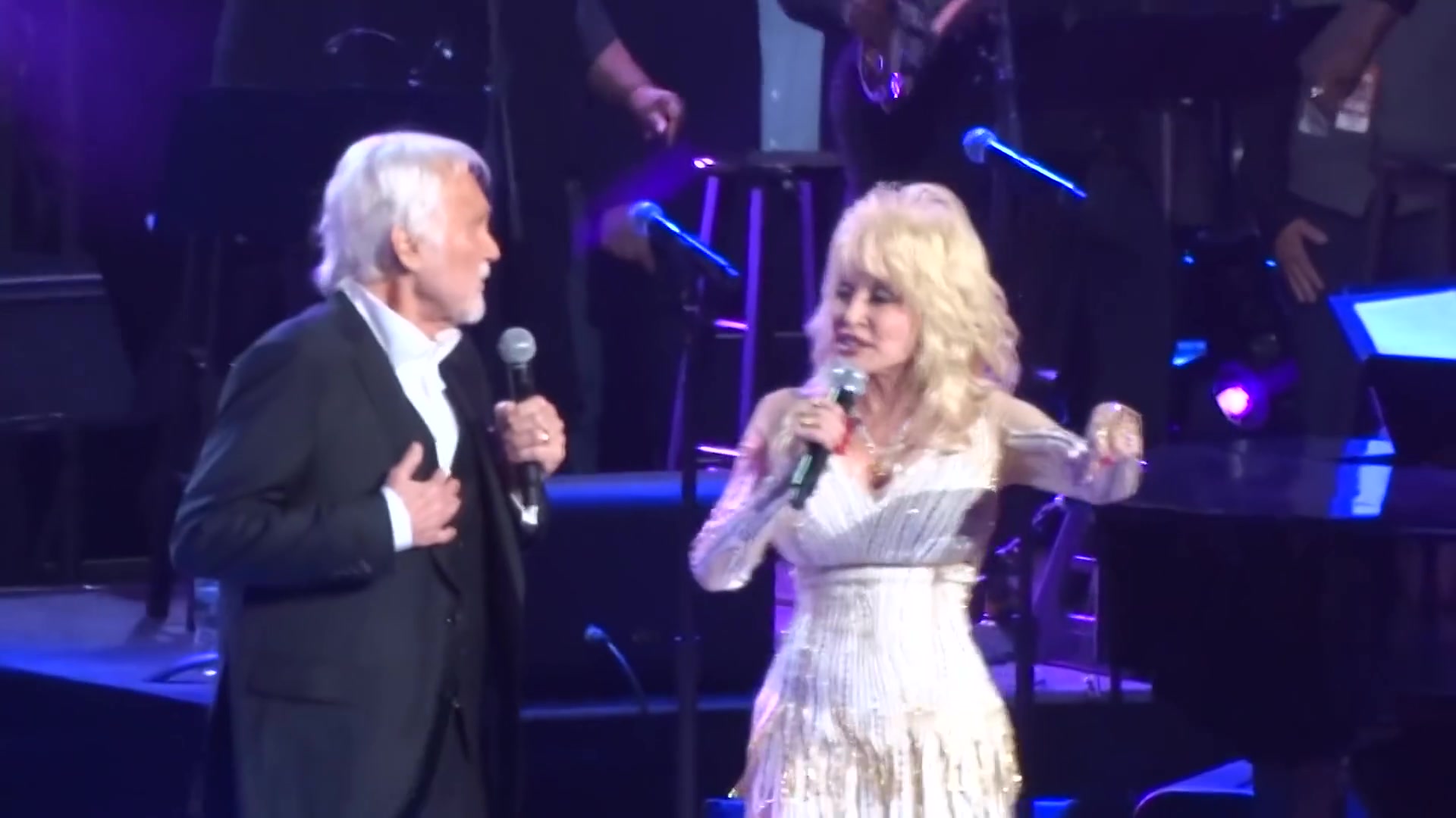 [图]【肯尼与多莉最后的同台】Kenny Rogers & Dolly Parton - Islands in the Steam 2017.10.25