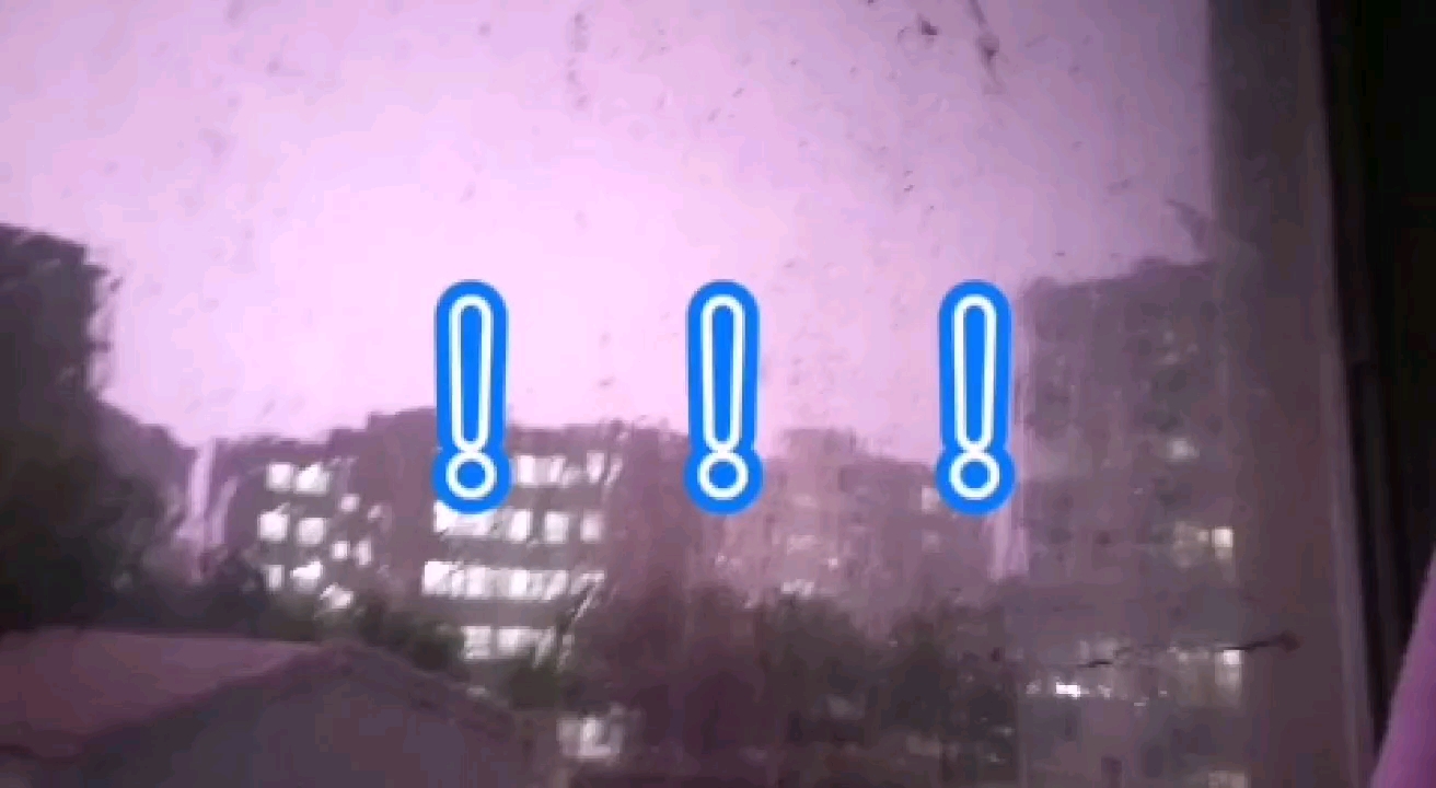 [图]当代女大学生雷雨天气返祖珍贵录像