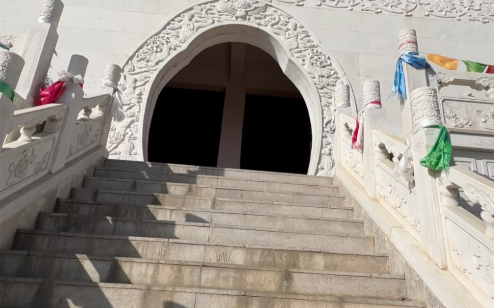 内蒙古美岱召白塔登顶