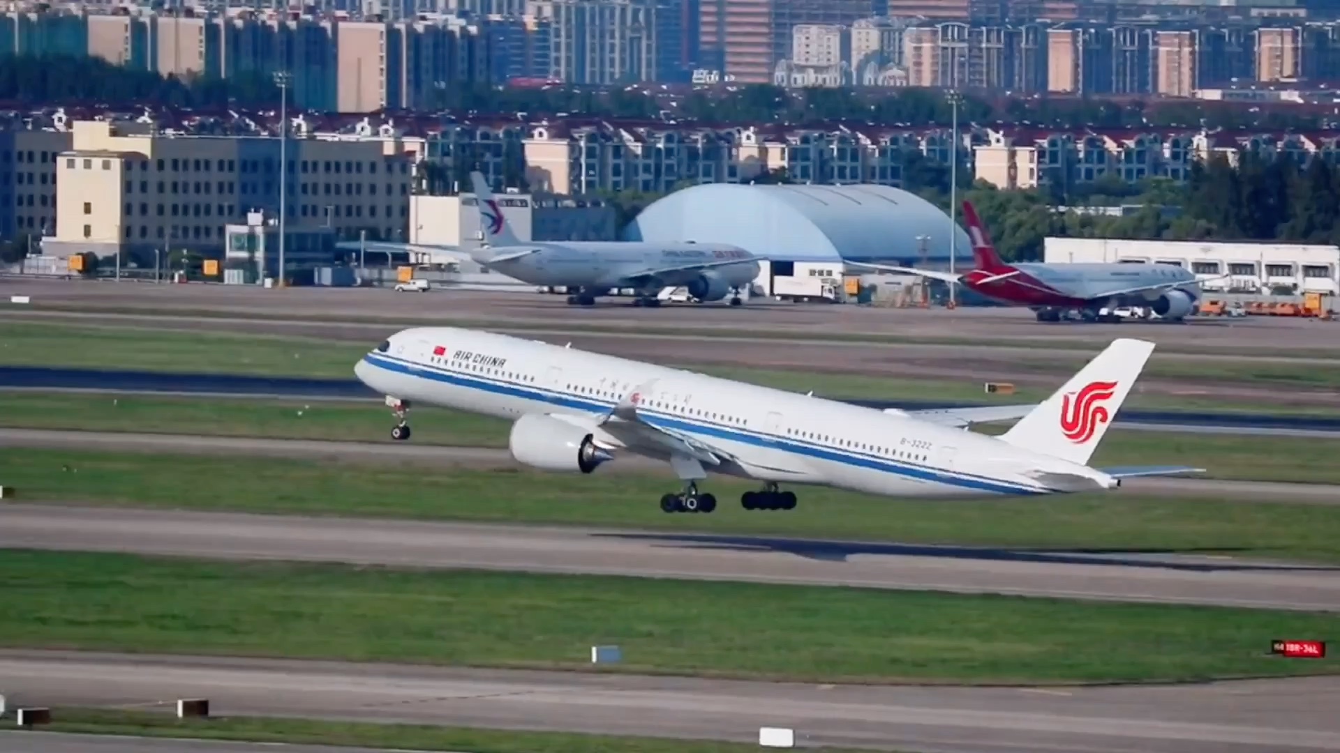 中国东方航空与中国国际航空起飞对比,哪家更稳?_哔哩哔哩_bilibili