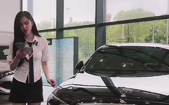 奔驰卖车小姐姐3