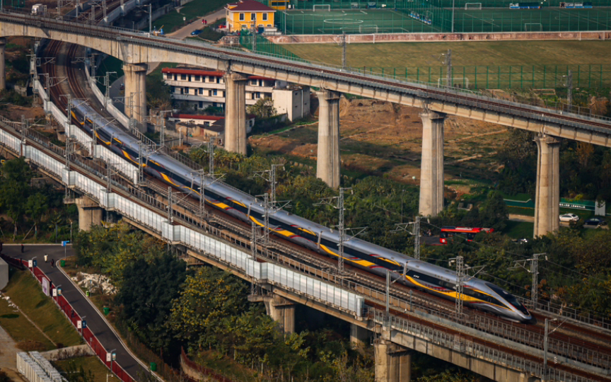 「中國鐵路·成渝高」cr400bf-j-0003首次訪問西南地區,經成渝高速