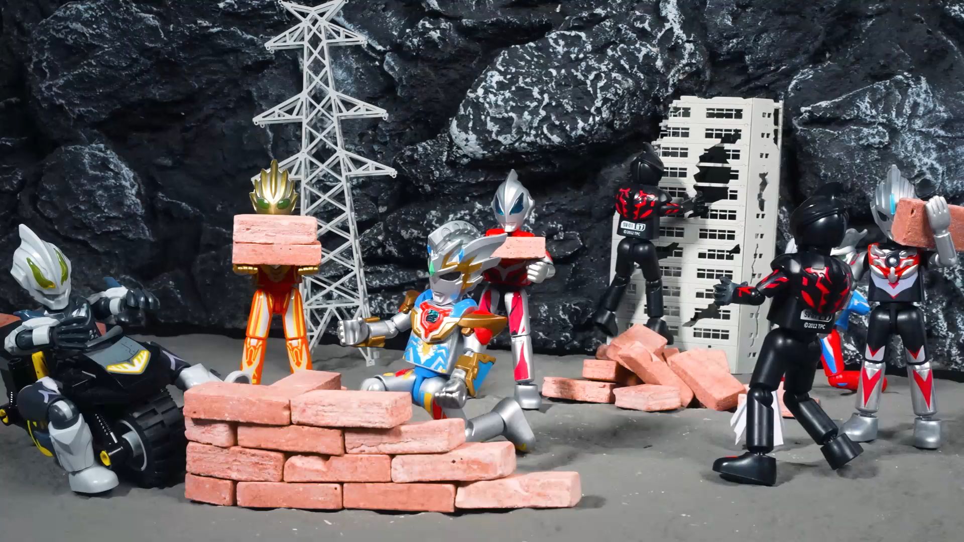 布鲁可奥特曼们也要搬砖呢