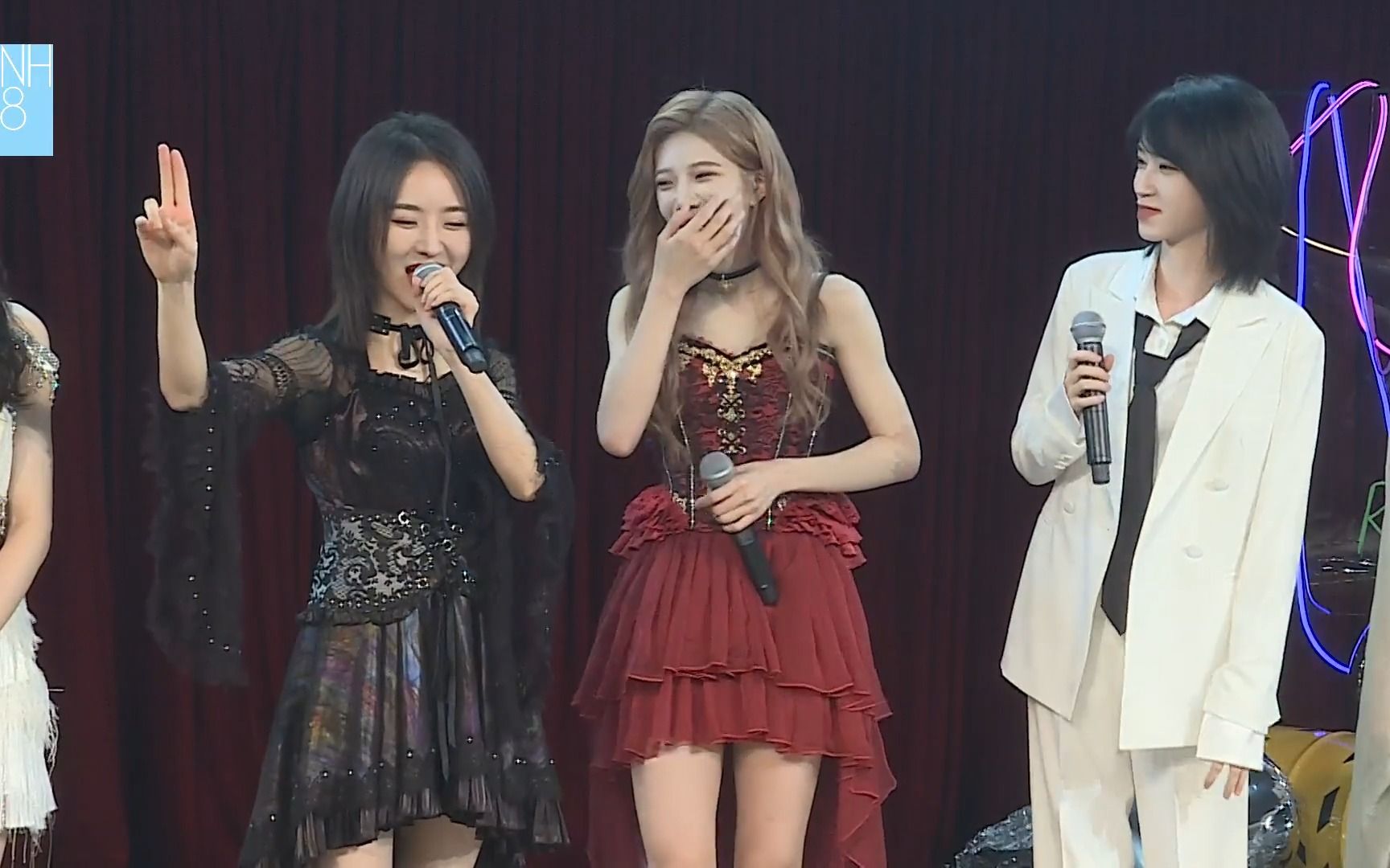 【snh48】蒋芸,你像男宠,高贵,疏离,破碎感!莫莫是形容鬼才咩!