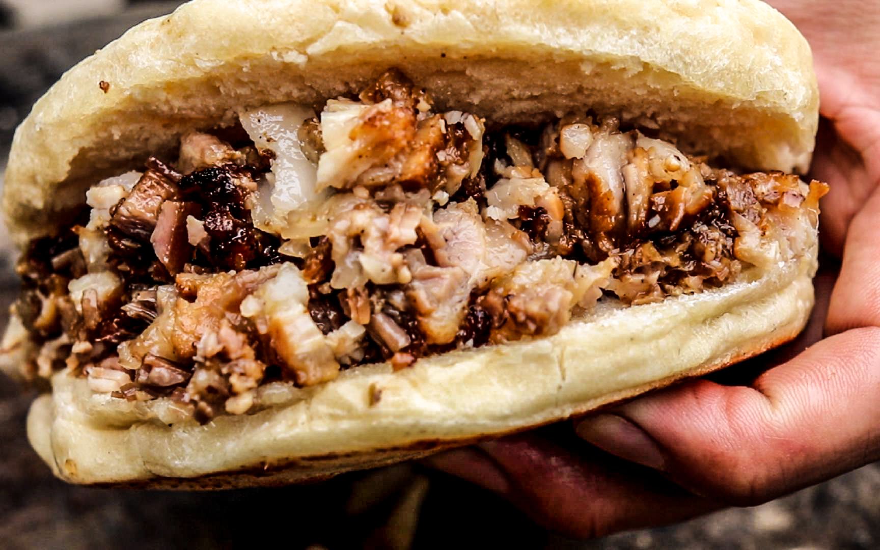 中国农村小哥做的肉夹馍,才知比汉堡好吃!