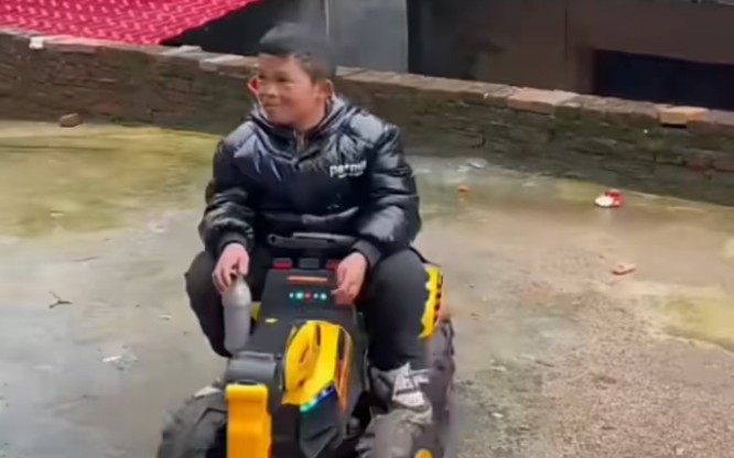 小马云搞笑视频 #儿童挖掘机挖土视频