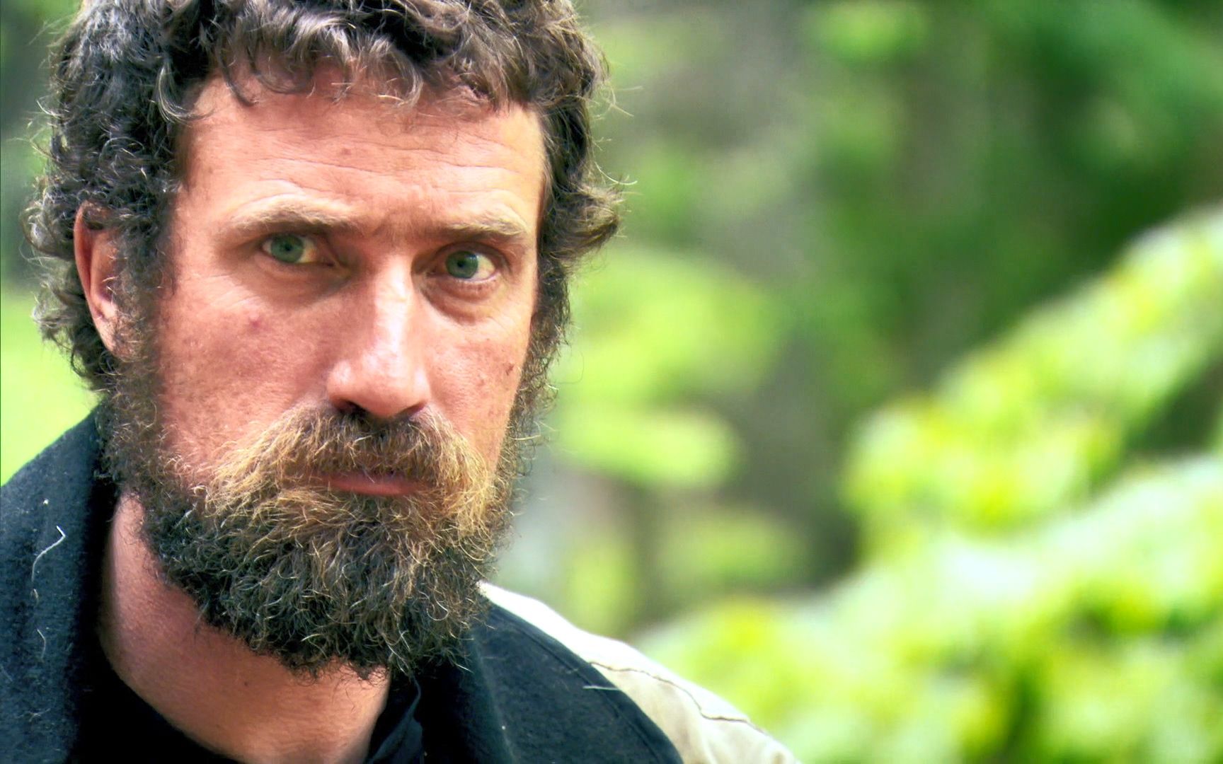 猎人徒步15公里捕猎,24小时没进食,对着鹿粪研究起来!《荒野厨王2》