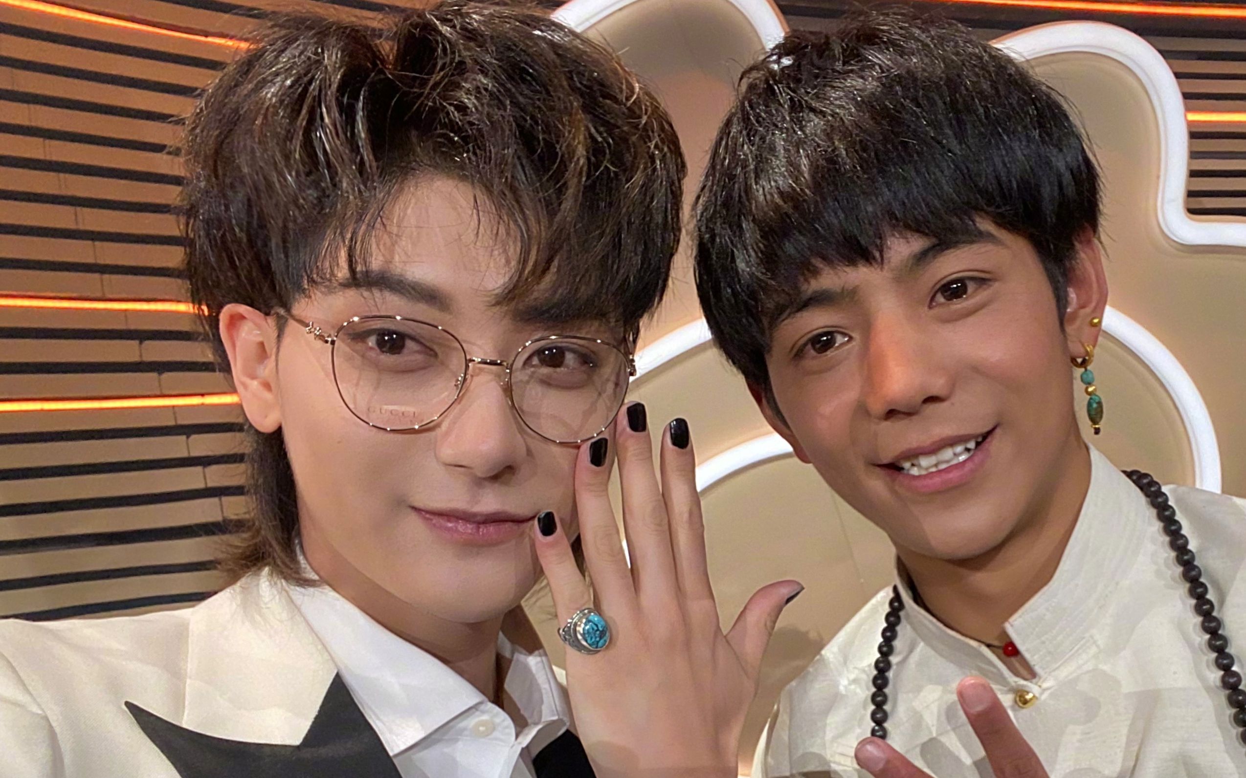 丁真和谢霆锋baby拍合照颜值没有输过,难怪能成为流