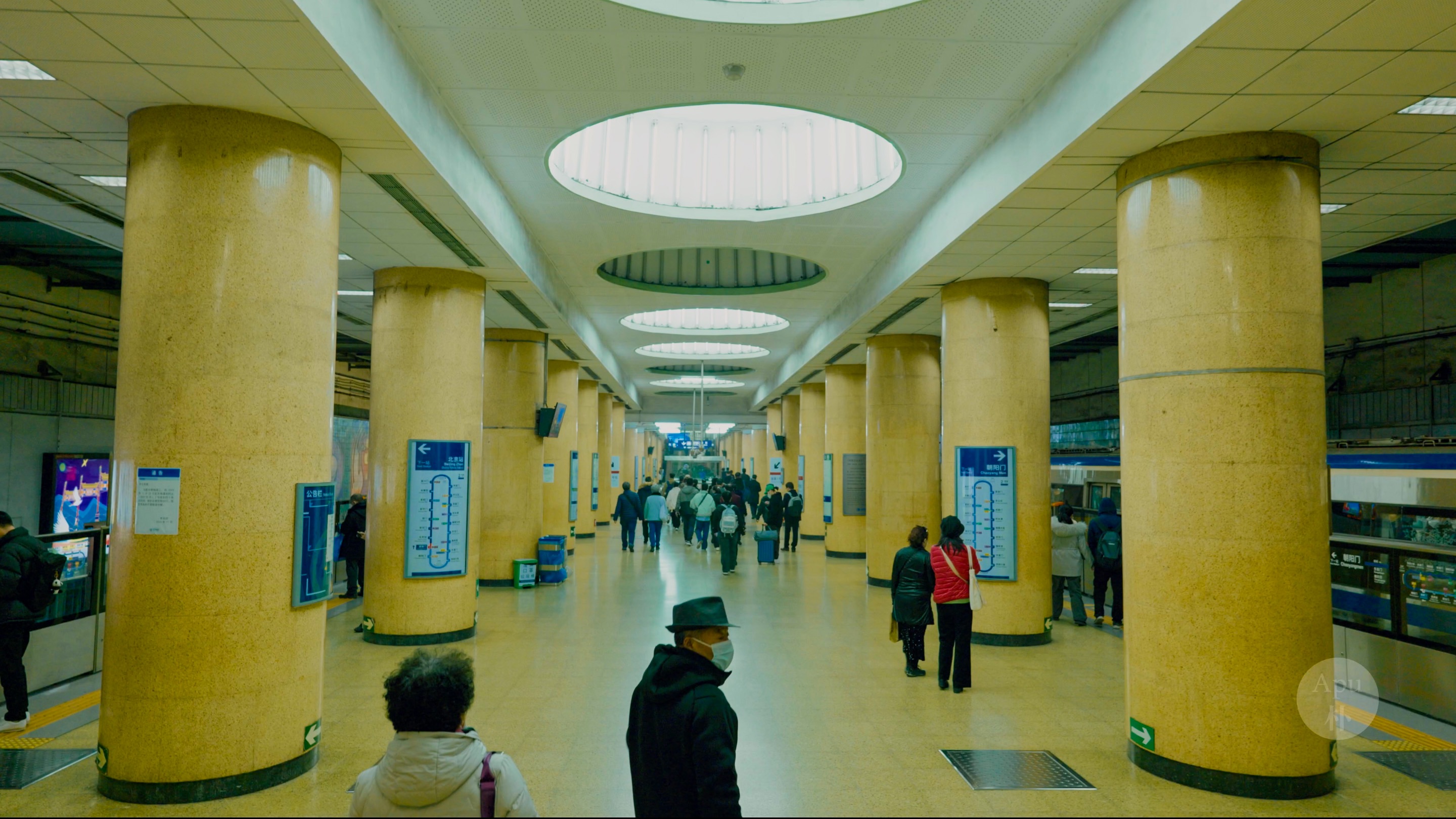 北京地铁建国门站图片