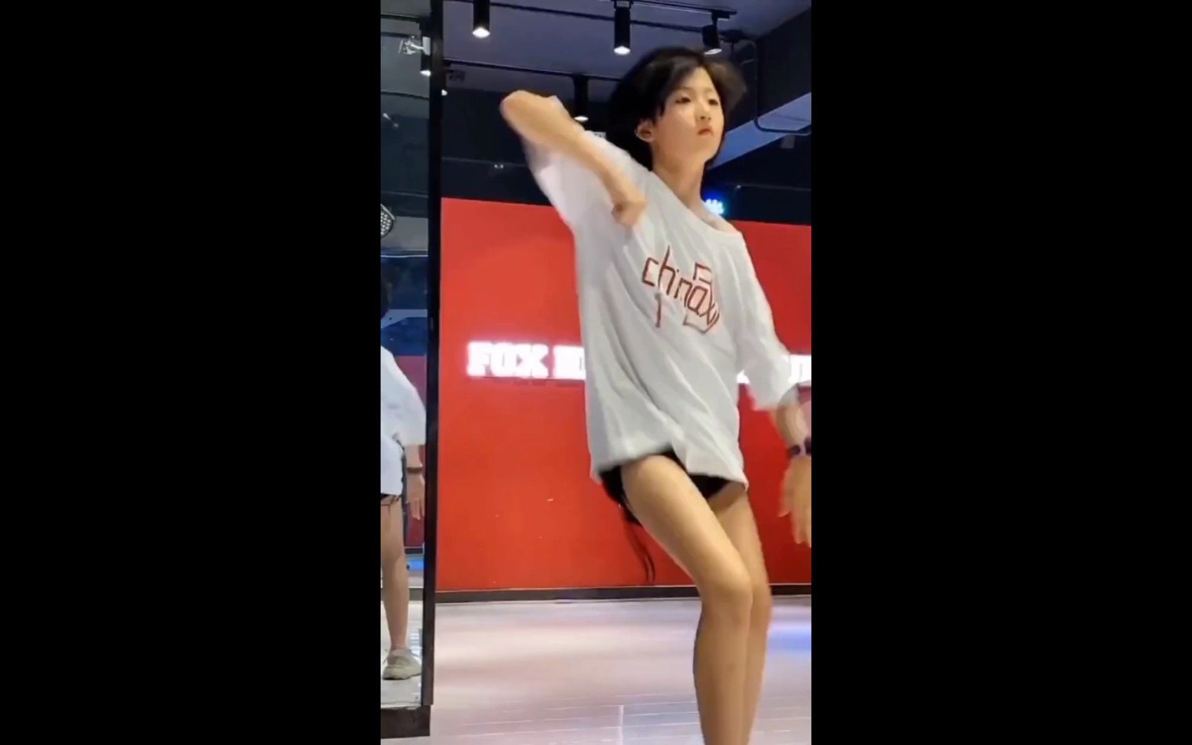 酷酷女孩张忻然日常练舞_哔哩哔哩_bilibili