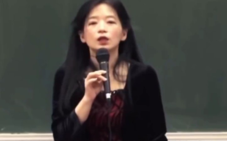 “后来我发现，原来真的会有两个人，互相喜欢，互相惦念，互相忘不掉，却没有在一起”