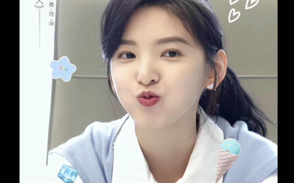 成瑶#章若楠 元气多巴胺穿搭,没有人能不被甜到吧!