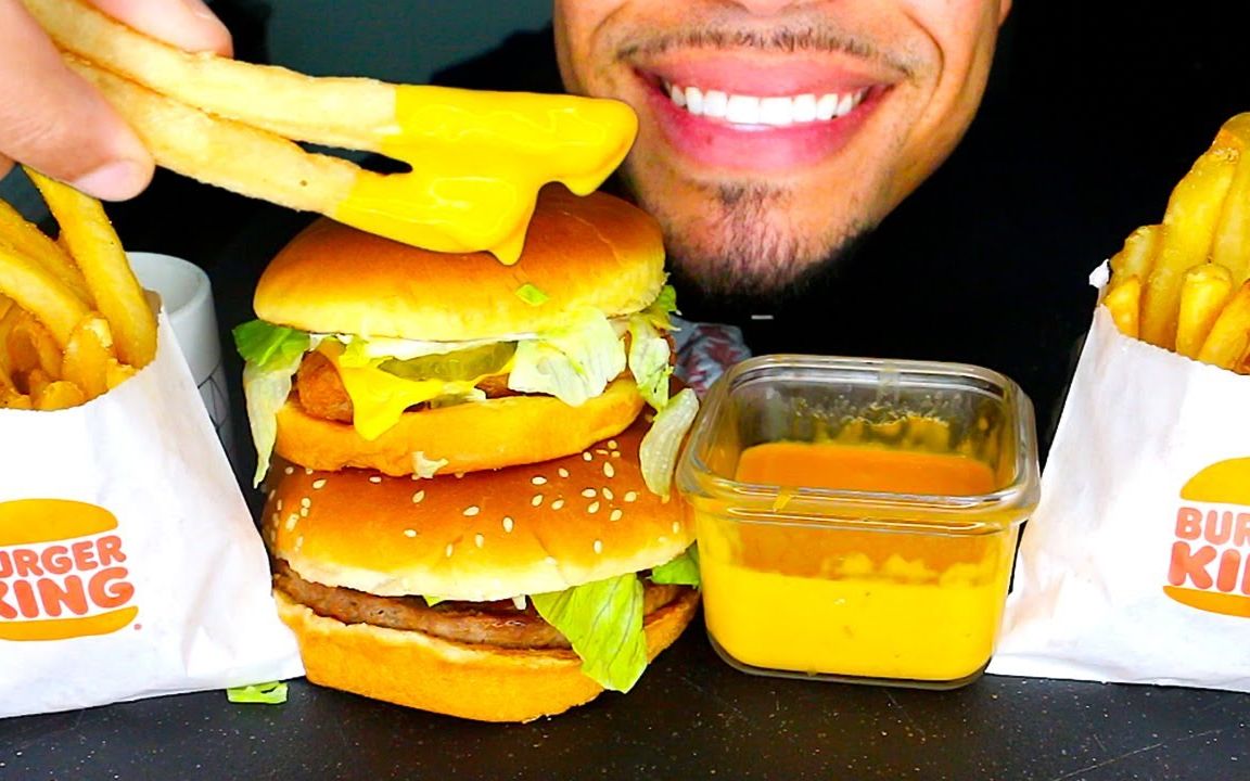 jerry大口吃汉堡王芝士汉堡薯条蘸芝士酱新咀嚼音食音