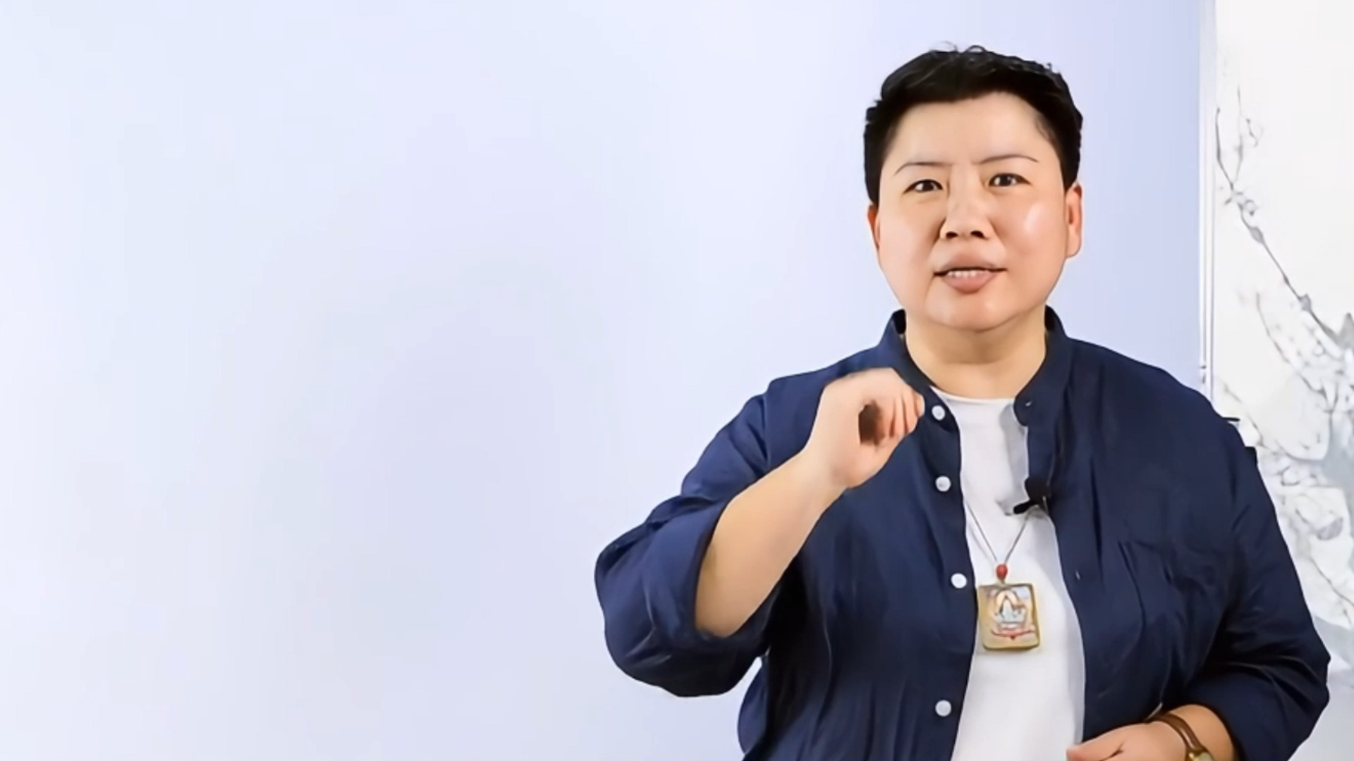 刘红云董氏奇穴:小腿酸胀,带你一个穴位调理!董氏针灸教学