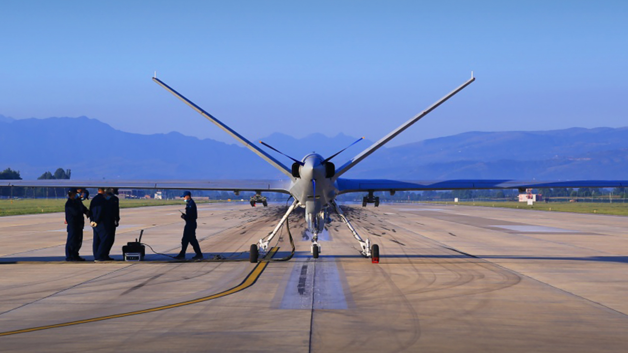 超震撼!空军无人机部队开展实战对抗