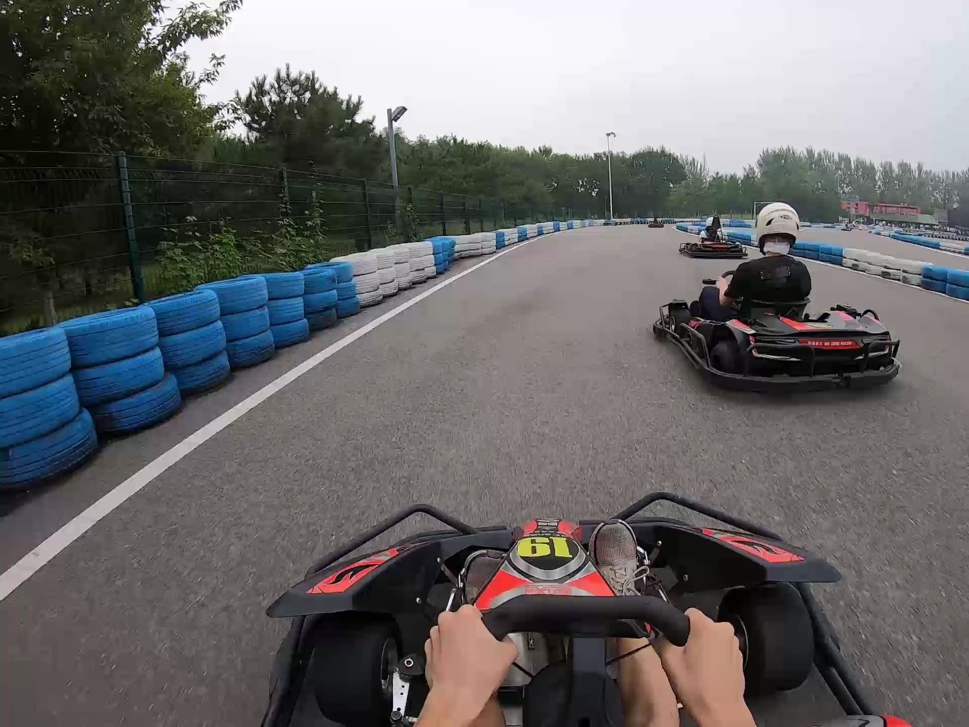 卡丁车被我开爆胎了你敢信