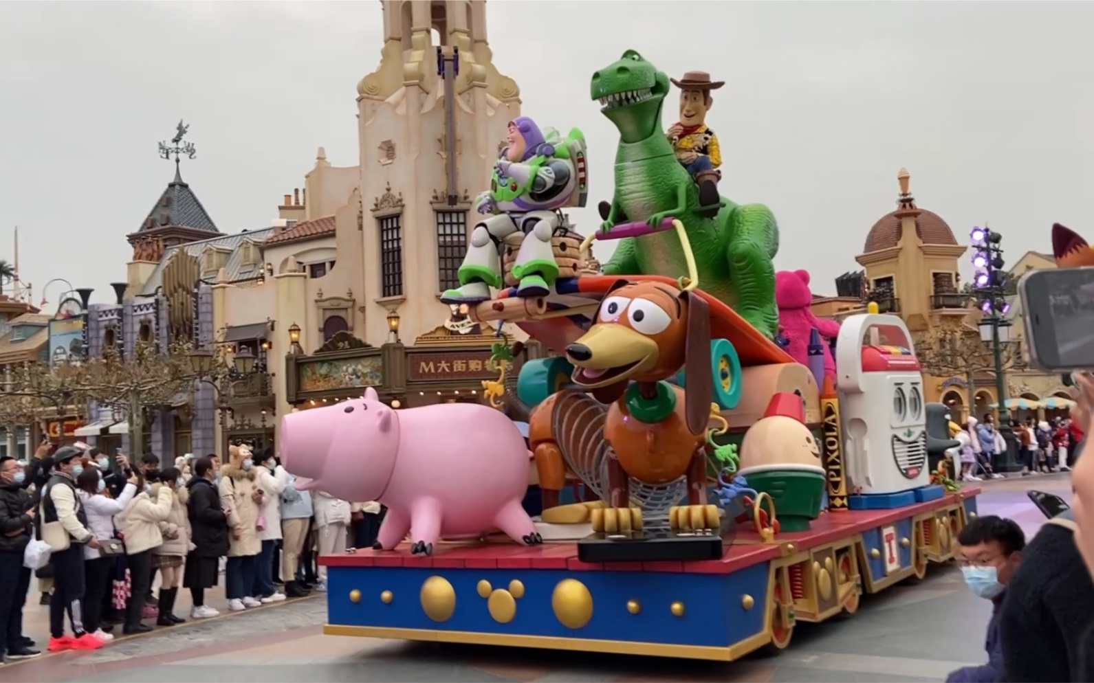 上海迪士尼乐园花车巡游|我们一起快乐无边