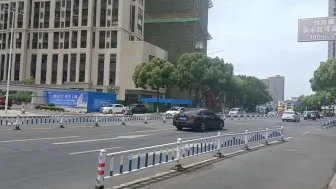 Tải video: 致敬传奇耐撞王57002，一辆还很新的车，希望能够修好