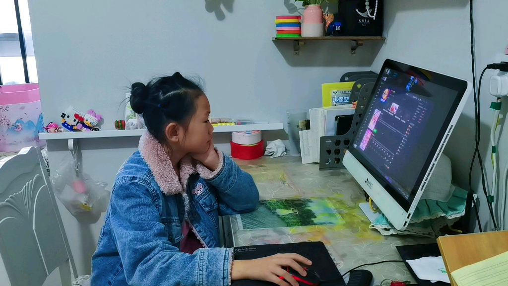 挑战一天只吃紫色食物,由于麻麻的失误,小梦琪差点气晕过去!