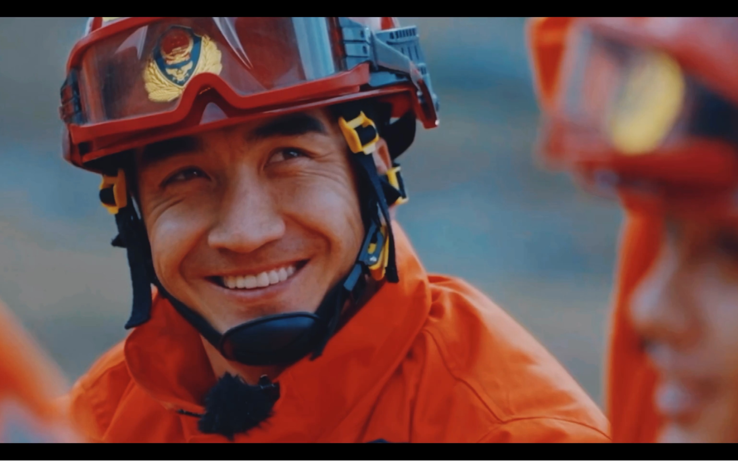 【艾迪哈木】22年冬天最帅,笑起来会下蛊的男人_哔哩哔哩_bilibili