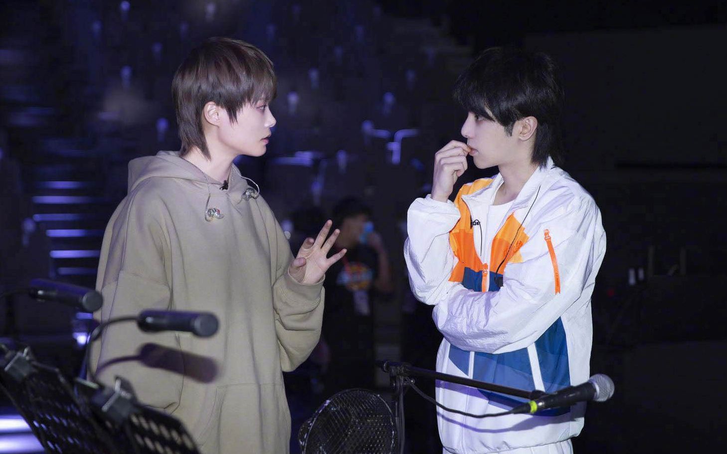 合作李宇春问鼎歌王,与邓紫棋cp感十足,你喜欢华晨宇和谁搭档?