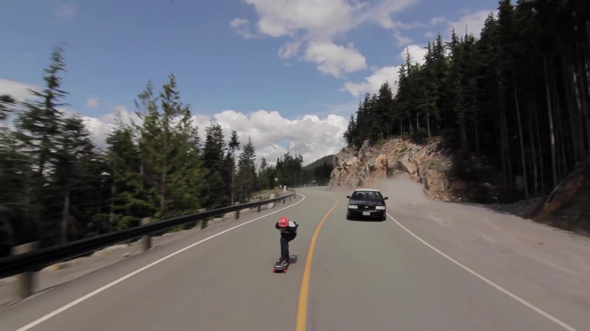 [图]【贴地飞行】【长板】Cop Chases Longboarder - Stop Resisting!