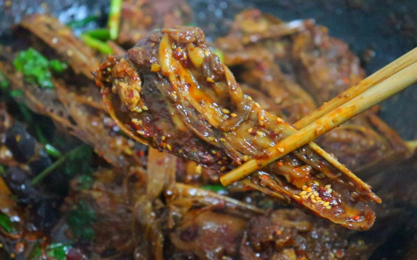 追剧不知道啃什么?试试自制孜然鸭头,又香又辣,做法超级简单