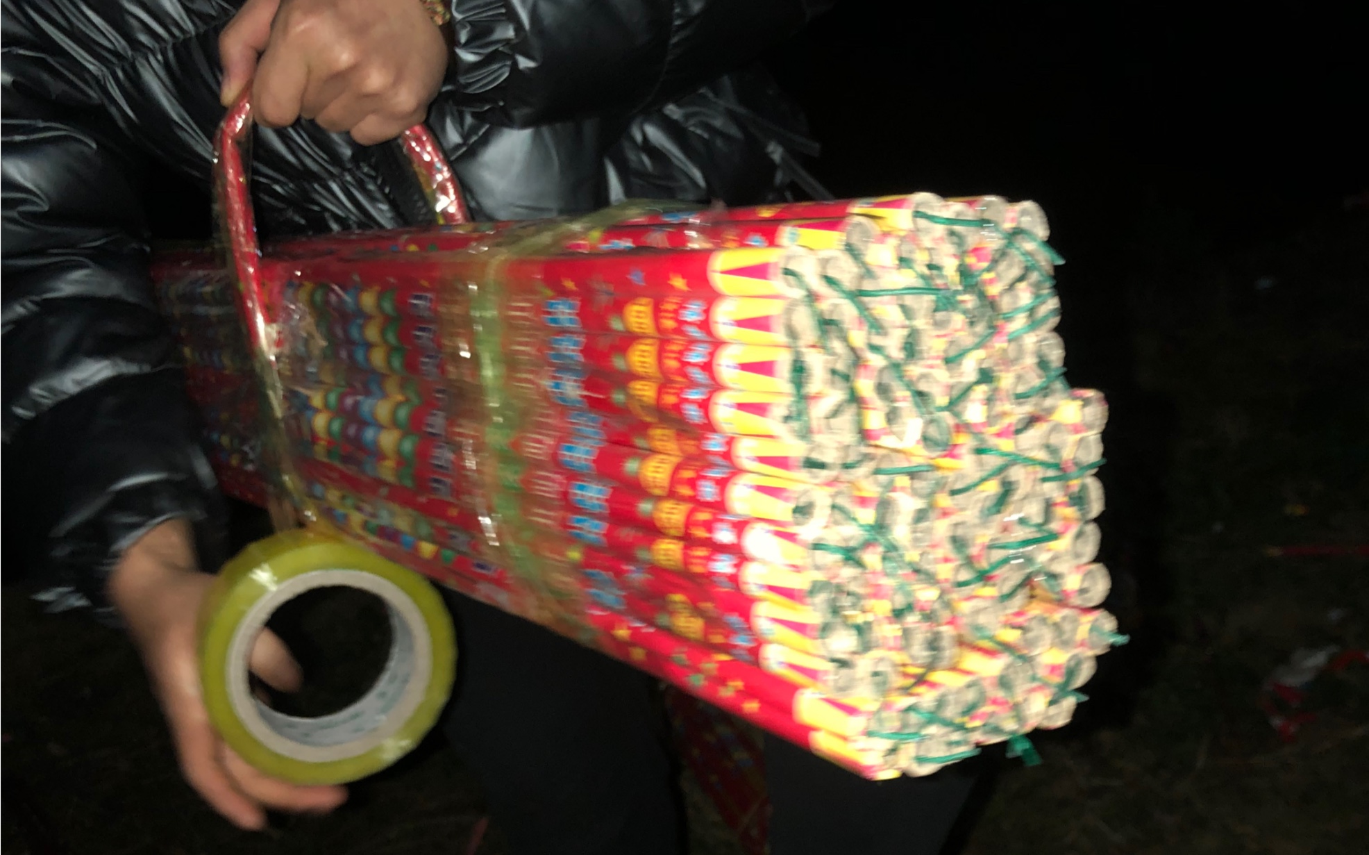 一百根烟花一起燃放是什么效果