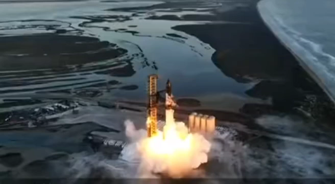 [图]星舰第二次试飞，SpaceX 表示，星舰的第二级可能在墨西哥湾上空经历了“计划外的快速解体”。