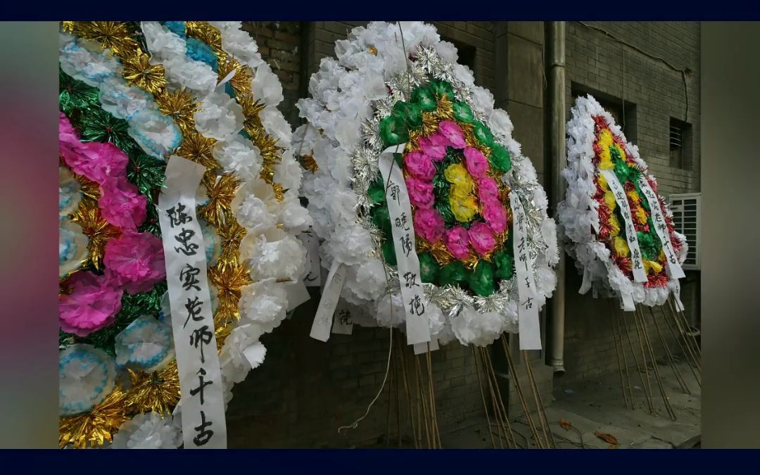 一个花圈大概多少钱:根据花朵数量、花艺难度合理定价哔哩哔哩bilibili