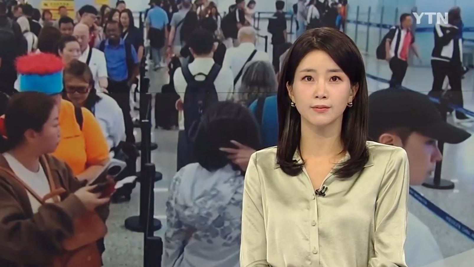 “日本得罪金主后悔了吧🤡？”韩国媒体：国庆黄金周，中国赴日游客惨遭腰斩😭韩国直接捡漏成平替😎八千亿旅游消费惊呆老外😲瑞士雪山被彻底