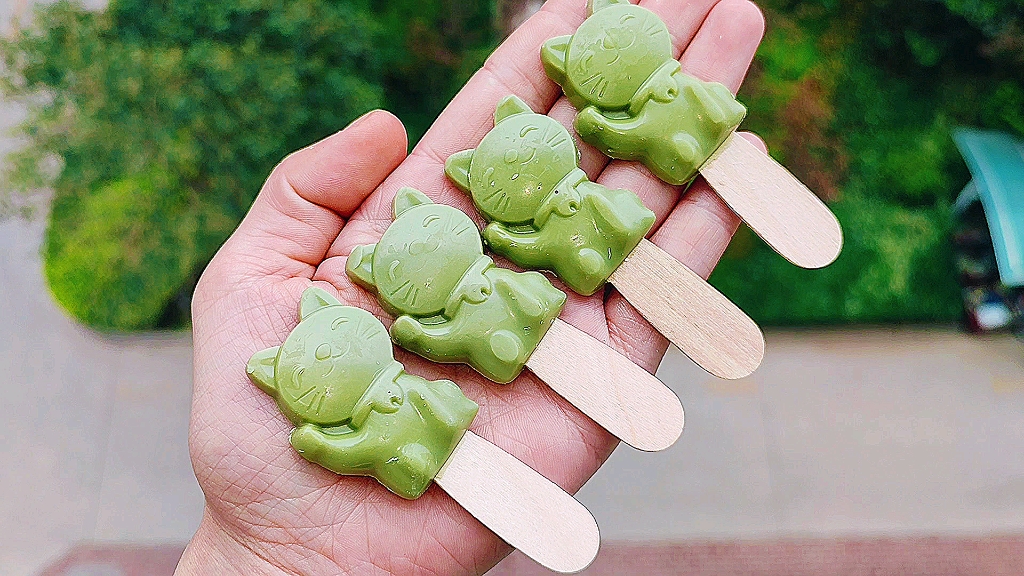 趣味糖果,美味的绿色巧克力来喽!香甜抹茶味,真好吃