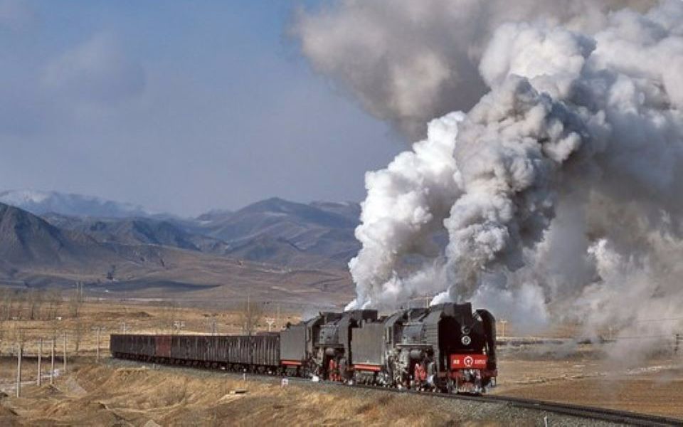 前进型蒸汽机车双机牵引!翻越群山